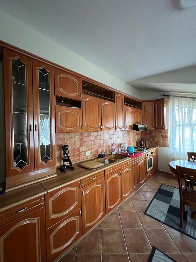 Villa Sokoli, Enjoy Sunset At This Spacious Apartment 地拉那 外观 照片