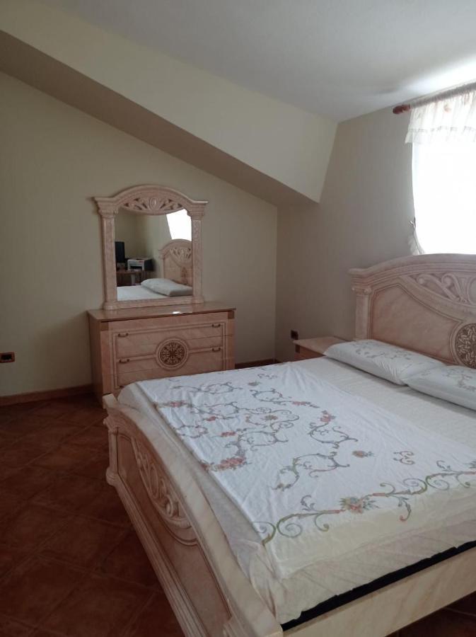 Villa Sokoli, Enjoy Sunset At This Spacious Apartment 地拉那 外观 照片