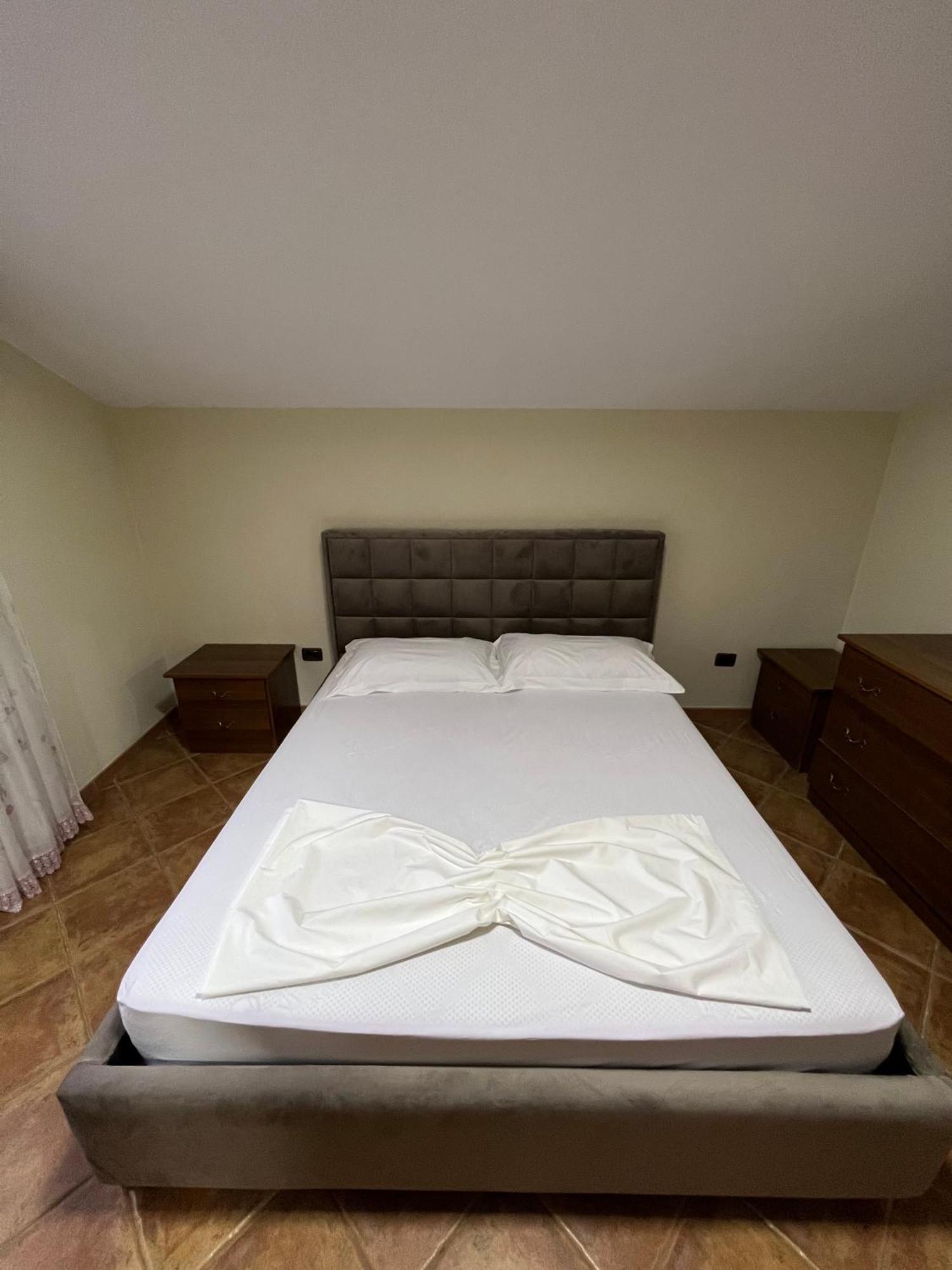 Villa Sokoli, Enjoy Sunset At This Spacious Apartment 地拉那 外观 照片